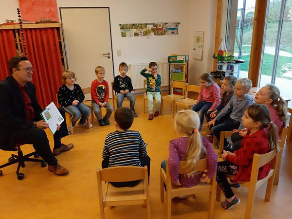 Steffen Sauerbier hat in den AWO-Kindergärten in Wiehe (Foto) und Roßleben vorgelesen.