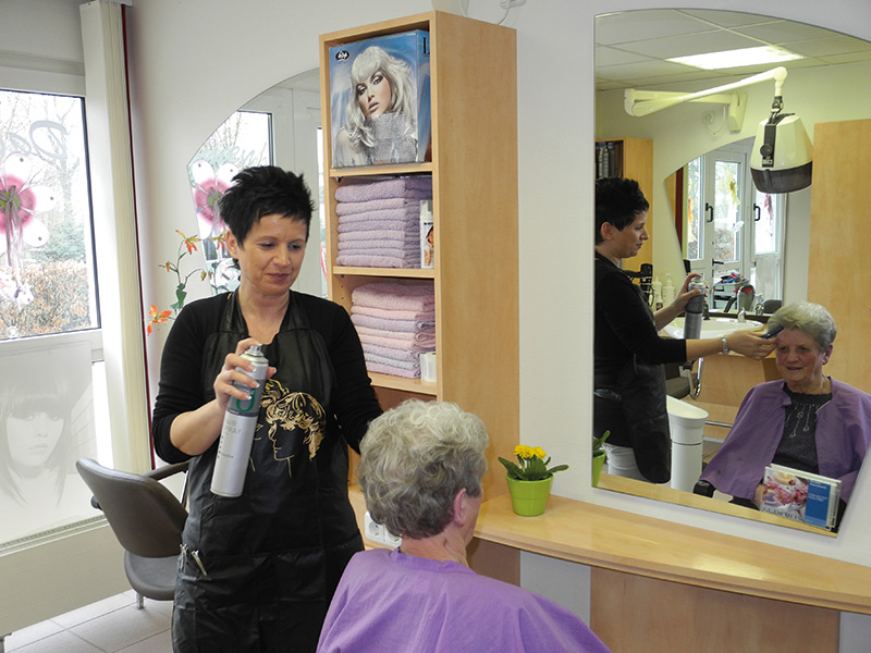 Friseur im Pflegeheim Hainichen, Gößnitz